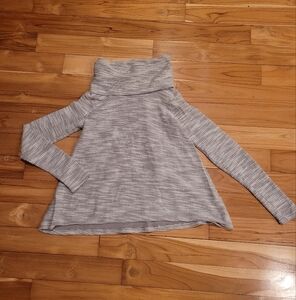 Abercrombie & Fitch Gray Sweater